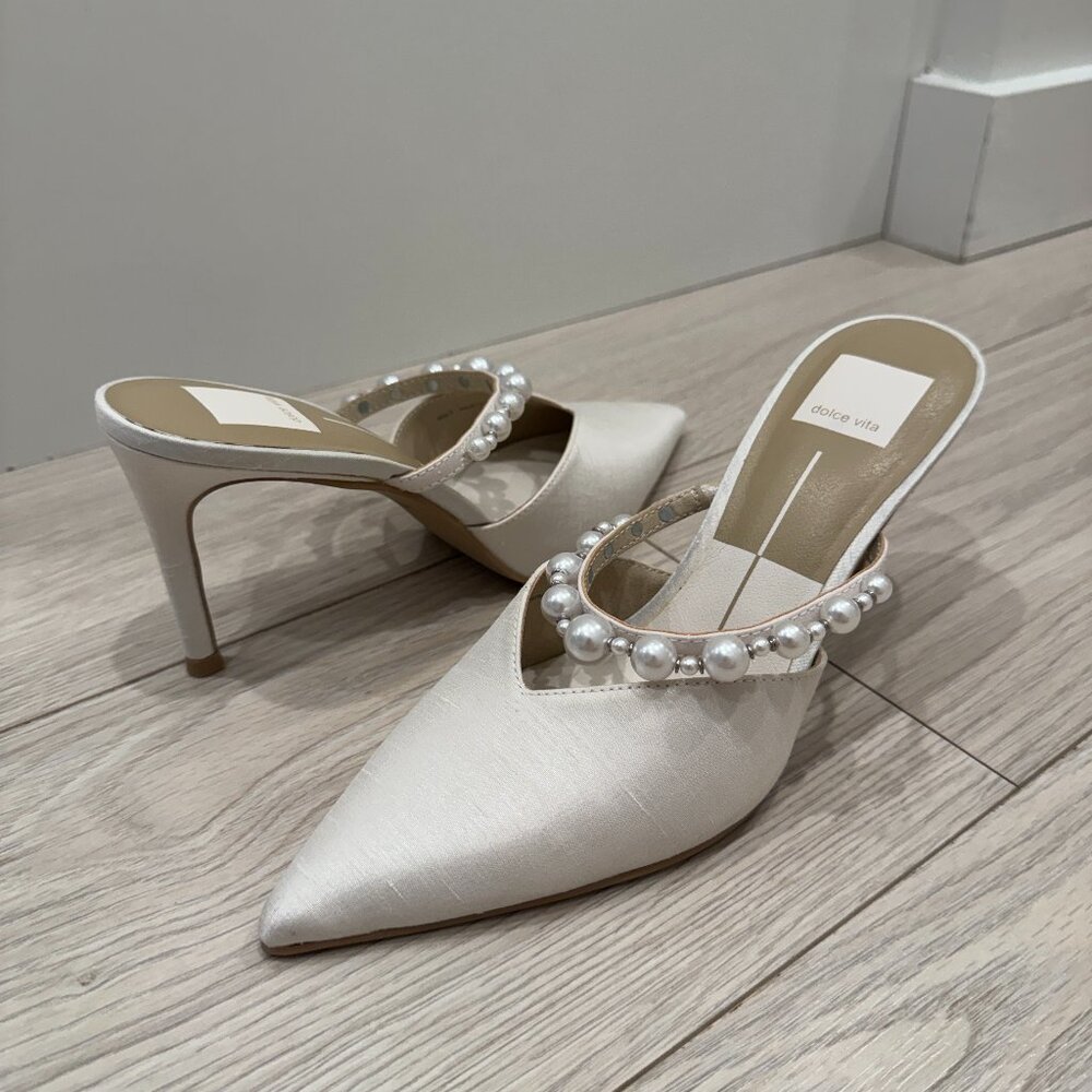 Dolce Vita Kanika Pump in Vanilla Pearls - Picture 2 of 12